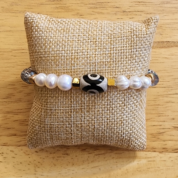 Chic Turquoise and Black Beaded Bracelet - Picture 3 of 5